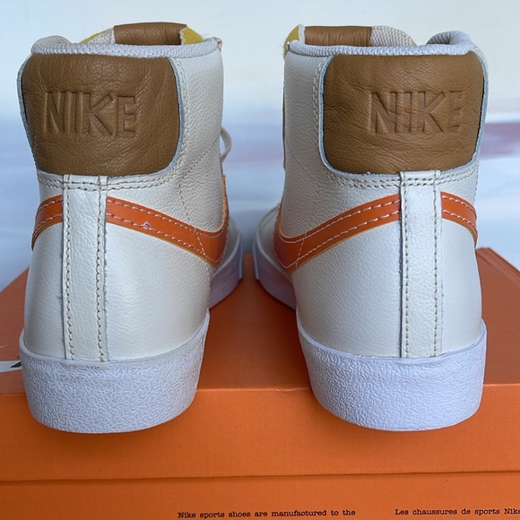Nike Men’s Blazer Mid '77 EMB
Phantom/Pearl White/ Elemental Gold/Hot Curry - Picture 13 of 16